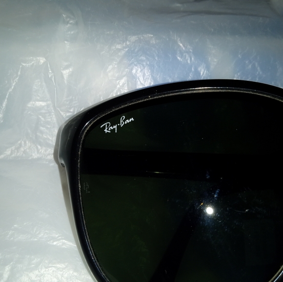 Ray-Ban Sunglasses - Picture 6 of 8